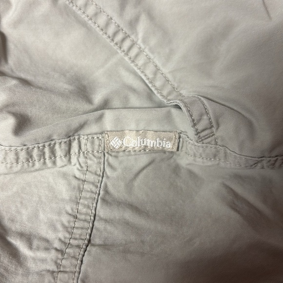 Ladies Columbia Sportswear Khaki Shorts Size Large - Picture 5 of 7